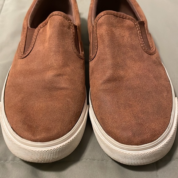 Old Navy slip-on boys faux-leather shoes size 6 *great condition* - Picture 7 of 8